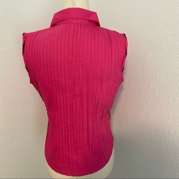 RAVEL Striking Pink Top with unique cut out style zipper front, collar size M - Picture 6 of 12